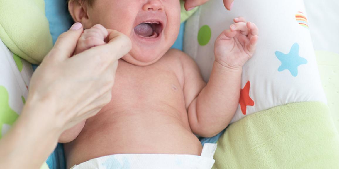 Hilfe mein Baby schreit abends – Was hilft gegen Schreiphasen?